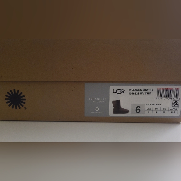 Brand new Uggs Classic Short II - Picture 2 of 7